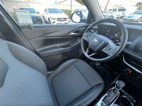 Used 2025 Buick Encore GX Preferred image 34