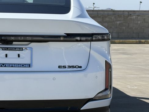New 2026 Lexus ES 350e FWD image 13