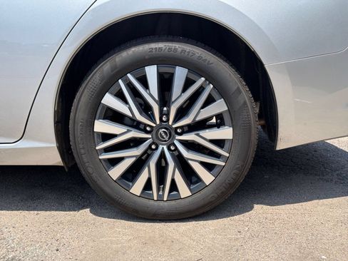 Used 2025 Nissan Altima 2.5 SV FWD image 25