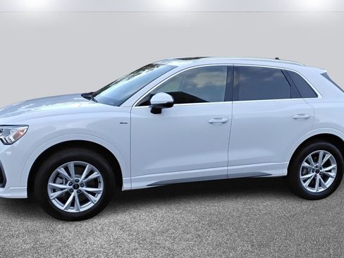 Certified 2025 Audi Q3 2.0T Premium w/ Convenience Package image 3
