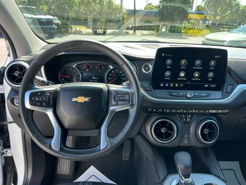 Certified 2025 Chevrolet Blazer LT FWD image 17