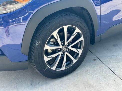 Used 2022 Toyota Corolla Cross XLE w/ Convenience Package FWD image 9