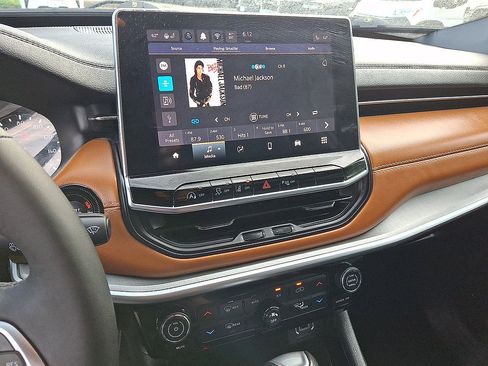 Certified 2025 Jeep Compass Limited AWD/4WD image 20
