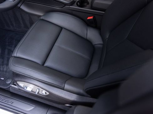 Used 2026 Porsche Macan AWD/4WD image 22
