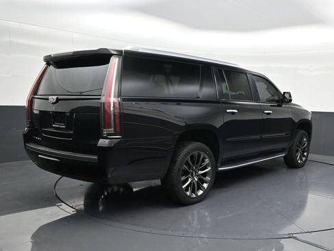 Used 2019 Cadillac Escalade ESV Luxury w/ Escalade Sport Edition image 5