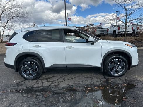 Used 2026 Nissan Rogue SV w/ SV Premium Package image 14