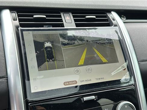 New 2025 Land Rover Discovery S image 19