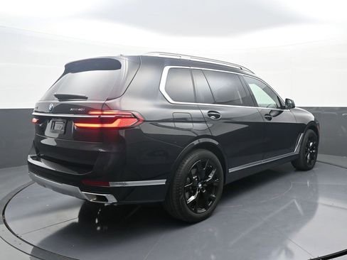 Used 2025 BMW X7 xDrive40i w/ Premium Package image 7