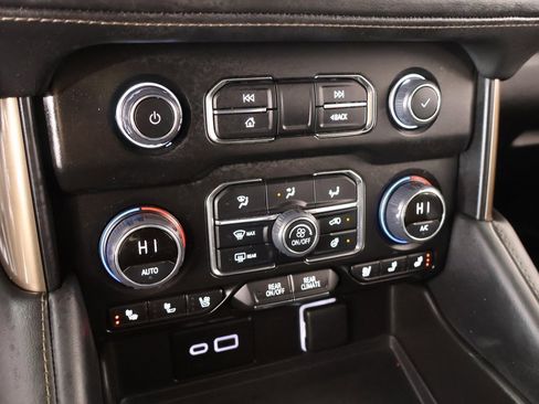 Used 2024 Chevrolet Suburban High Country w/ Advanced Technology Package image 7