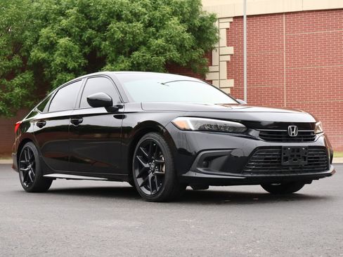 Used 2023 Honda Civic Sport image 1