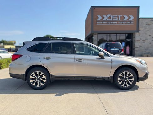 Used 2017 Subaru Outback 2.5i Limited AWD/4WD image 9