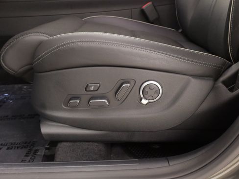 Used 2025 Genesis GV70 3.5T Sport AWD/4WD image 40