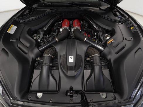 Used 2020 Ferrari Portofino RWD image 61