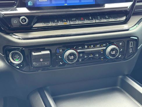 Used 2024 Chevrolet Silverado 2500 ZR2 image 30