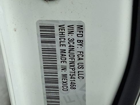 Used 2023 Jeep Compass Latitude image 28