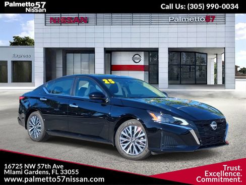 Used 2025 Nissan Altima 2.5 SV w/ SV Premium Package FWD image 1