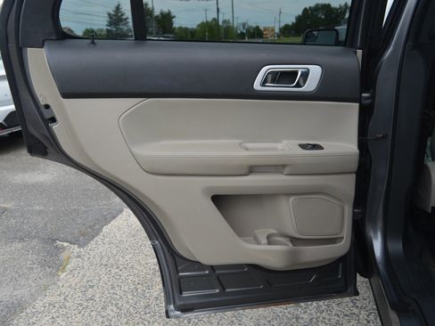 Used 2014 Ford Explorer XLT w/ Equipment Group 202A FWD image 33