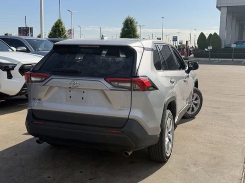 Used 2022 Toyota RAV4 LE image 5