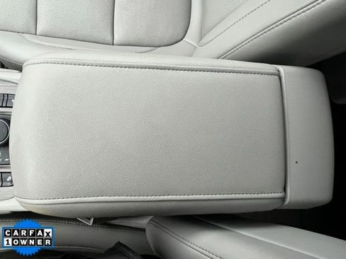 Used 2023 GMC Acadia SLT image 32