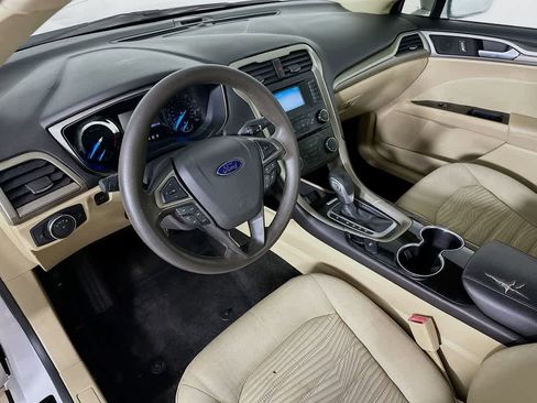 Used 2016 Ford Fusion SE image 2