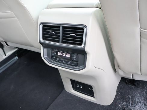 Used 2024 Volkswagen Atlas SE image 15