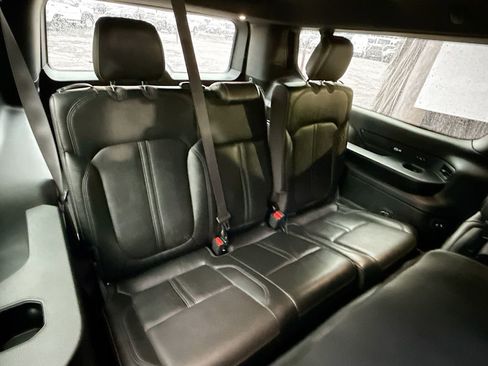 Used 2023 Jeep Wagoneer L Series II image 31