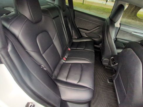 Used 2021 Tesla Model 3 Standard Range Plus image 22