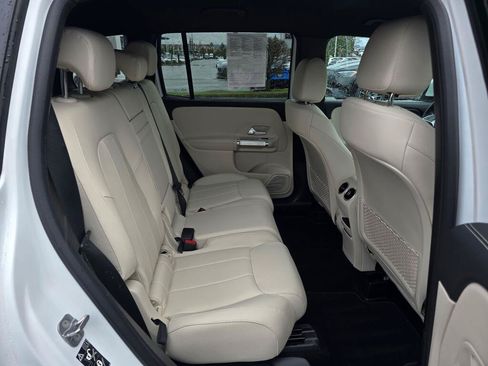Used 2025 Mercedes-Benz GLB 250 4MATIC image 24