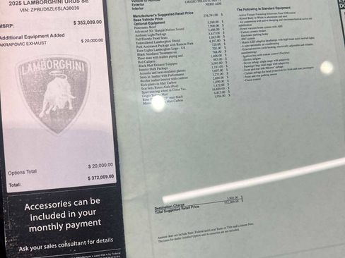 Used 2025 Lamborghini Urus SE image 46