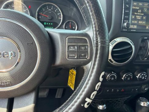 Used 2015 Jeep Wrangler Unlimited Sahara w/ Connectivity Group AWD/4WD image 41