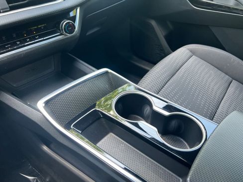 Used 2025 Chevrolet Equinox LT image 36