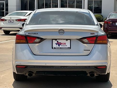 Used 2024 Nissan Altima 2.0 SR FWD image 5