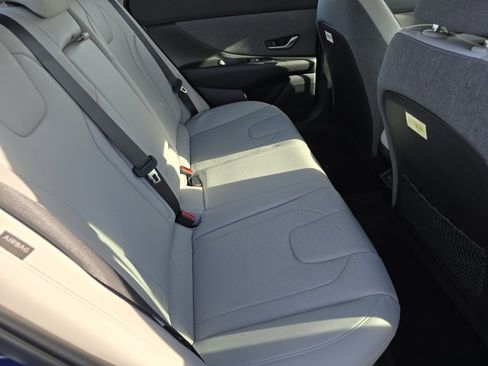 Used 2024 Hyundai Elantra Limited image 21