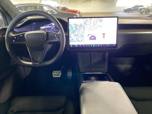 Used 2025 Tesla Model X AWD/4WD image 10
