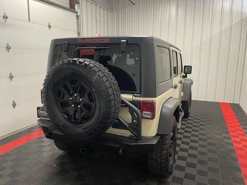 Used 2011 Jeep Wrangler Unlimited Rubicon w/ Connectivity Group AWD/4WD image 23