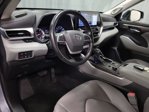 Used 2022 Toyota Highlander Platinum AWD/4WD image 16