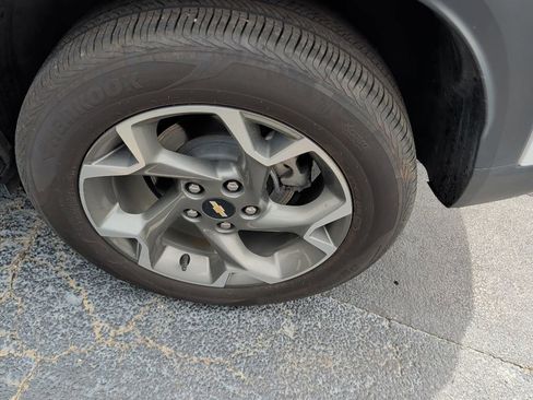 Used 2025 Chevrolet Trax LT FWD image 5