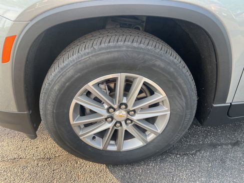 Used 2023 Chevrolet Traverse LT FWD image 10