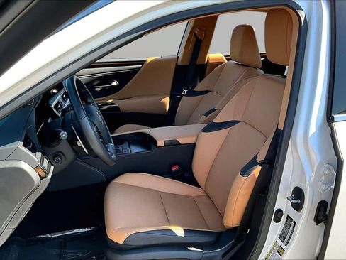 Used 2024 Lexus ES 300h w/ Premium Package FWD image 7