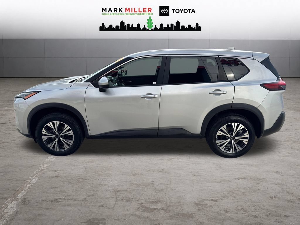 Used 2022 Nissan Rogue SV AWD/4WD image 2
