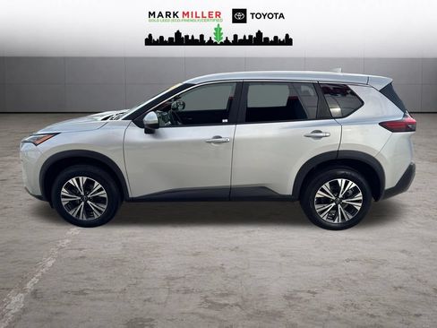 Used 2022 Nissan Rogue SV AWD/4WD image 2