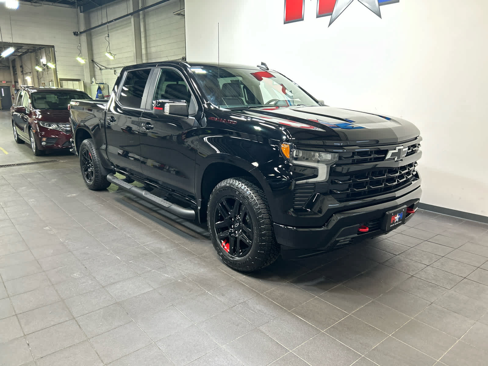 Used 2023 Chevrolet Silverado 1500 RST w/ Redline Edition AWD/4WD image 2