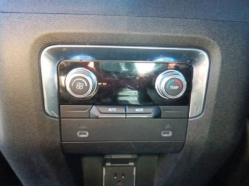 Used 2023 GMC Yukon SLT image 29