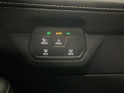 Used 2025 Volkswagen Atlas Cross Sport SEL R-Line AWD/4WD image 40