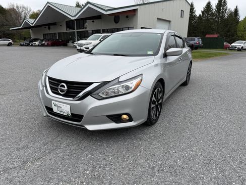 Used 2018 Nissan Altima 2.5 SV FWD image 1