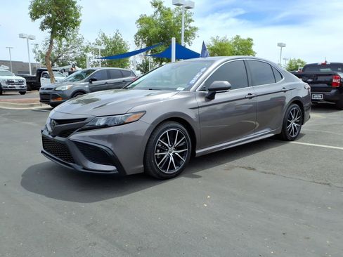 Used 2022 Toyota Camry SE FWD image 8