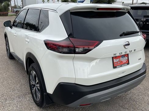 Certified 2021 Nissan Rogue SV image 4