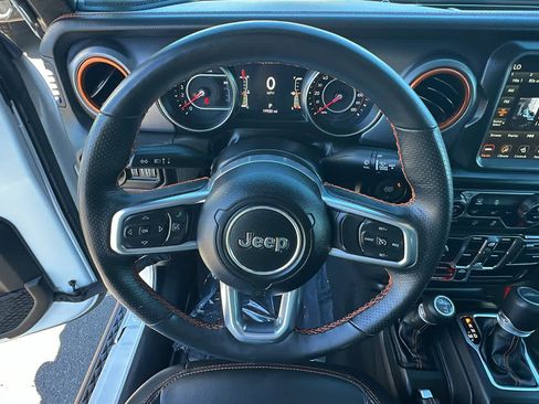 Certified 2022 Jeep Gladiator Mojave w/ Cold Weather Group image 18