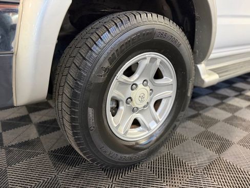 Used 2002 Toyota 4Runner SR5 AWD/4WD image 8