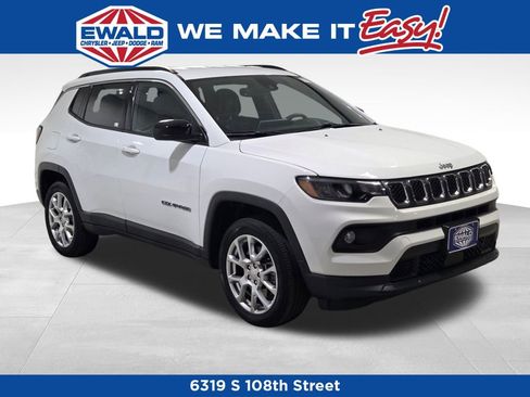 Used 2023 Jeep Compass Latitude image 1